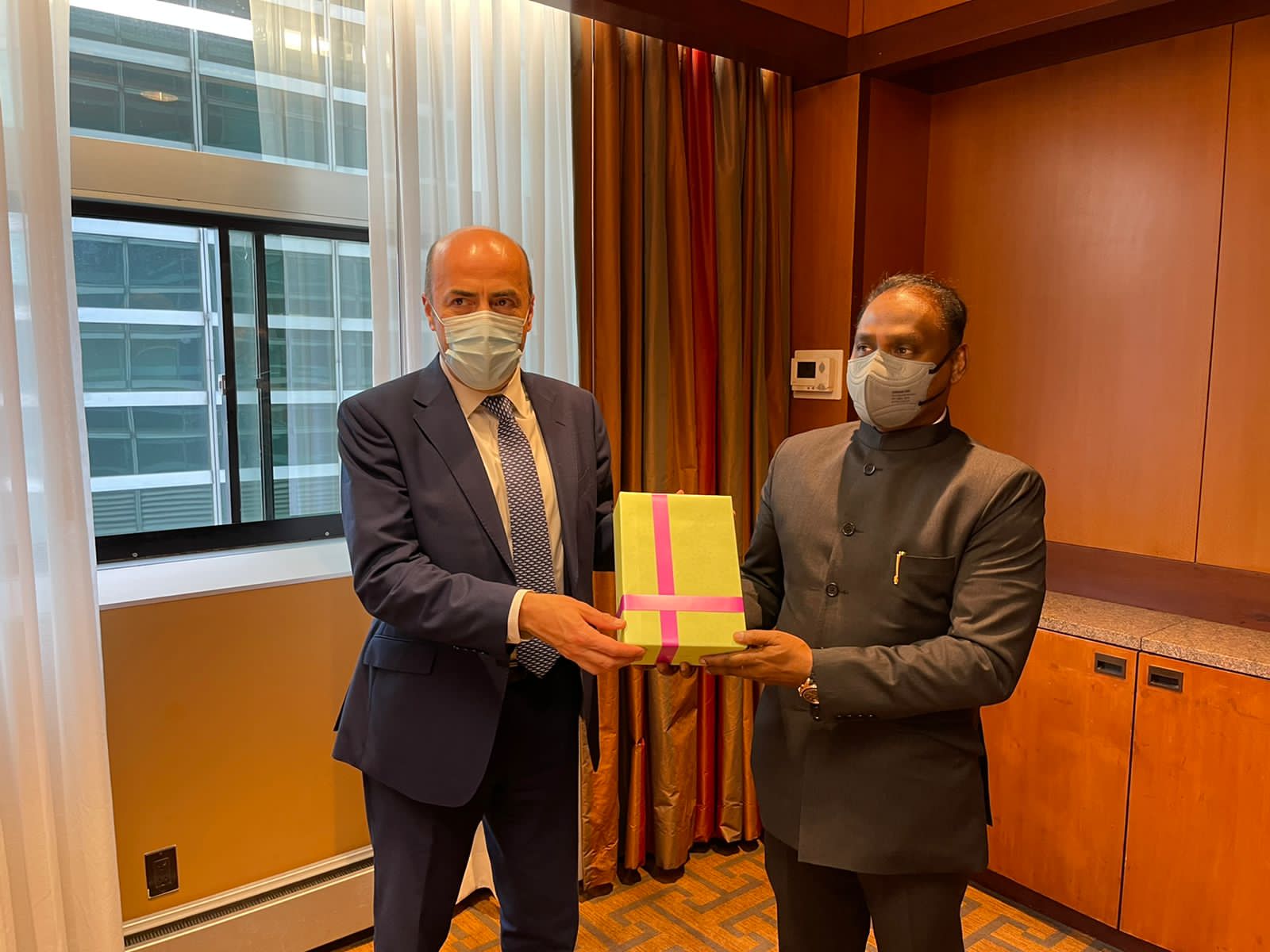 भारत के सीएजी, श्री गिरीश चंद्र मुर्मू और सीनियर जॉर्ज बरमूडेज़ सोटो - चिली गणराज्य के नियंत्रक जनरल के बीच 6-7 दिसंबर, 2021 को आयोजित संयुक्त राष्ट्र पैनल की बैठक के दौरान द्विपक्षीय बैठक हुई।