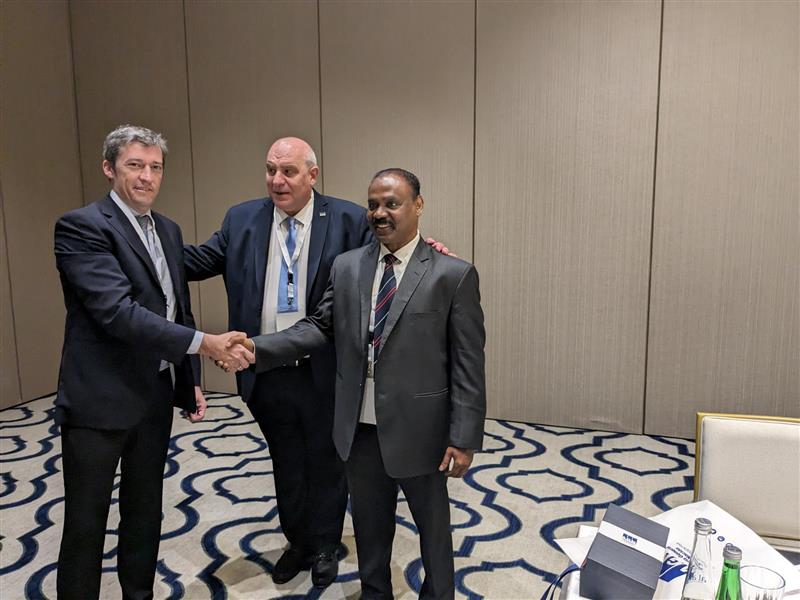 संयुक्त अरब अमीरात के अबू धाबी में आयोजित 32वीं WGITA बैठक के मौके पर भारत के नियंत्रक एवं महालेखापरीक्षक श्री गिरीश चंद्र मुर्मू और SAI अर्जेंटीना के महालेखापरीक्षक श्री फ्रांसिस्को जेवियर फर्नांडीज के बीच द्विपक्षीय बैठक