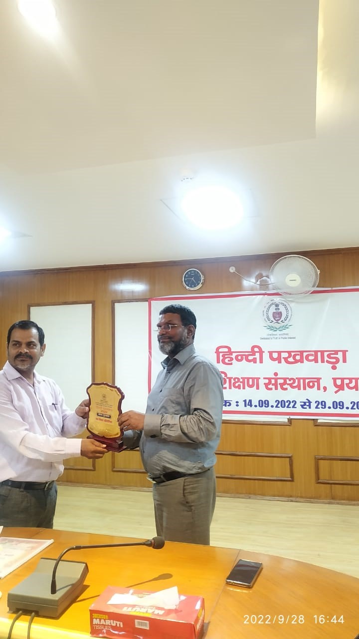 Hindi Pakhwada Prize distribution
